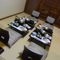 ごはんのときだけで、実際はもっと広い部屋でした。