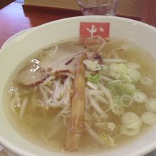 透き通った味にアスパラの存在感