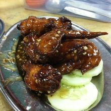 このお店で一番人気のチキンウィングです。