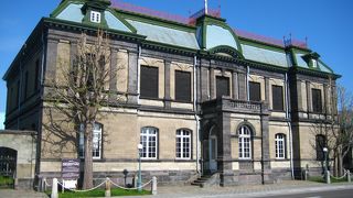 日露戦争後、樺太の国境画定会議が二階会議室で開かれた歴史を持つ