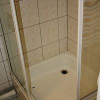 髪を先に洗うと排水溝に詰まってお湯が流れにくくなります