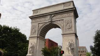 凱旋門が立つワシントン広場