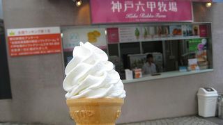 北野異人館散策の休憩に、神戸六甲牧場の本店でソフトクリーム♪