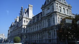 やはりパリの市庁舎は違います