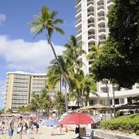 ホテルを出ると、そこがもうワイキキ・ビーチ。