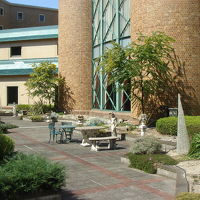 お庭その２．かなり広いのでゆっくり散歩も楽しめます