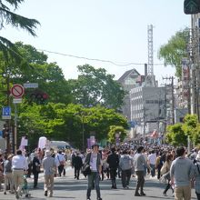 お祭りで、盛岡市は賑わいを増して大盛況でした。