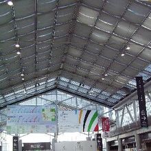 中には大小たくさんの展示場がありいろんなイベントが併催