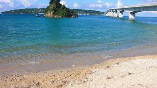 橋手前の駐車場に止めて、下に降りれます！