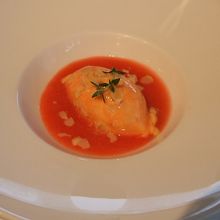 タイムのジェラートを地元産イチゴの紅ほっぺのスープで