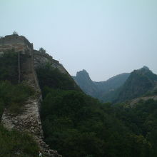 名もない長城は、壁が崩れていて危険なところが・・・