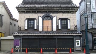 店員で編成された楽団を持つハイカラな商店だったそうです。