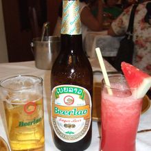ラオスではビールに氷を入れる