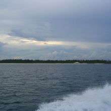 船上から島全景