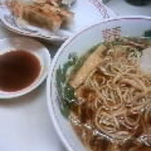 ラーメンと餃子でおなかいっぱい