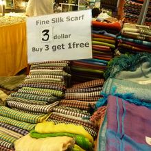 クロマー・スカーフがたくさん