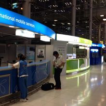 携帯電話会社のブースが有るので便利〜♪