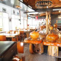 エレベーターで５階まで上がると、フロントです。檜がすごい！