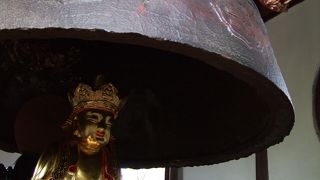 除夜の鐘を鳴らしているお寺