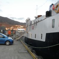 船のすぐそばに駐車できる