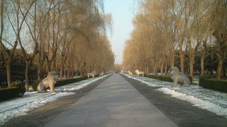 世界遺産、明・清朝の皇帝陵墓群の中でも一番大きな「明の十三陵」