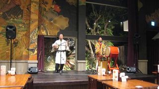 ライブを楽しみながらの食事