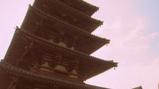 鐘が鳴るなり。