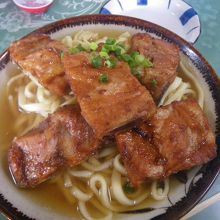 ソーキそば。お肉もスープも濃厚！美味しい〜〜！！