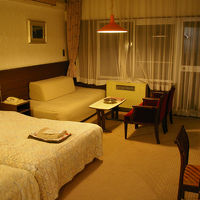 洋室はレトロな雰囲気