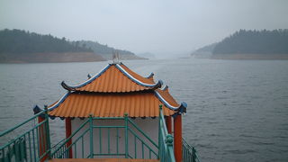 貴州省最大の人造湖「紅楓湖」