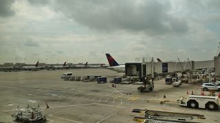 注意！　国際線での荷物の受け取り　<適当にウソを言う地上職員がいます。>