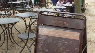 プチ・トリアノンで軽いランチ