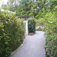 メインのエントランスからのアプローチ。