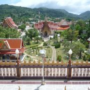 プーケット最大の寺院、ワット・シャロン。