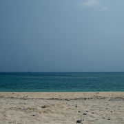 のんびり竹富島の海を眺めることができる浜