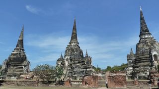 ３つの仏塔が美しい。