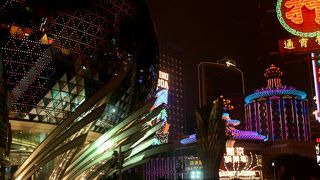 カジノはしてないけど、夜のイルミネーションだけでも見に行くといい！