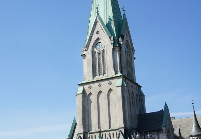北欧らしいシックな教会：クリスチャンサン大聖堂 