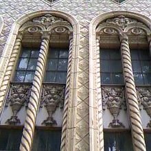 ルネサンス様式の外壁が美しい