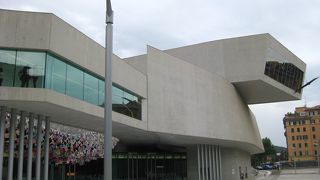 イタリア国立21世紀美術館 (マクスィ)