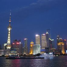 対岸には浦東の夜景。