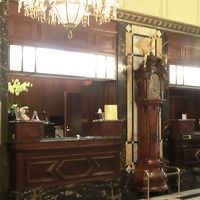 昔のホテルの雰囲気漂うフロント。 