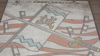 北大正門前にひっそりと佇んでいます