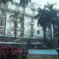 プールサイドにて