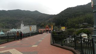 駅舎もハウステンボス風です