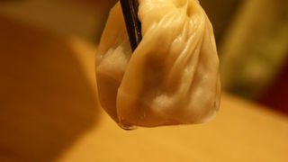 日曜朝一で訪問、間違いのない美味しさの小籠包！