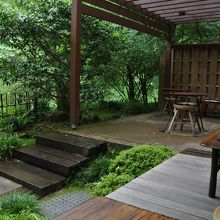 縁側から入口側を臨む