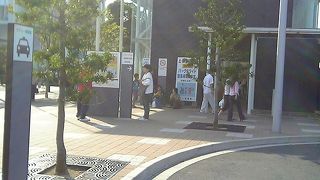 美術館のような駅