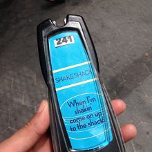 注文をすると呼び出しの機械を渡されるので、また待ちます。