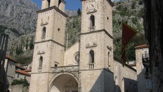 ロマネスク様式のコトルを代表する教会